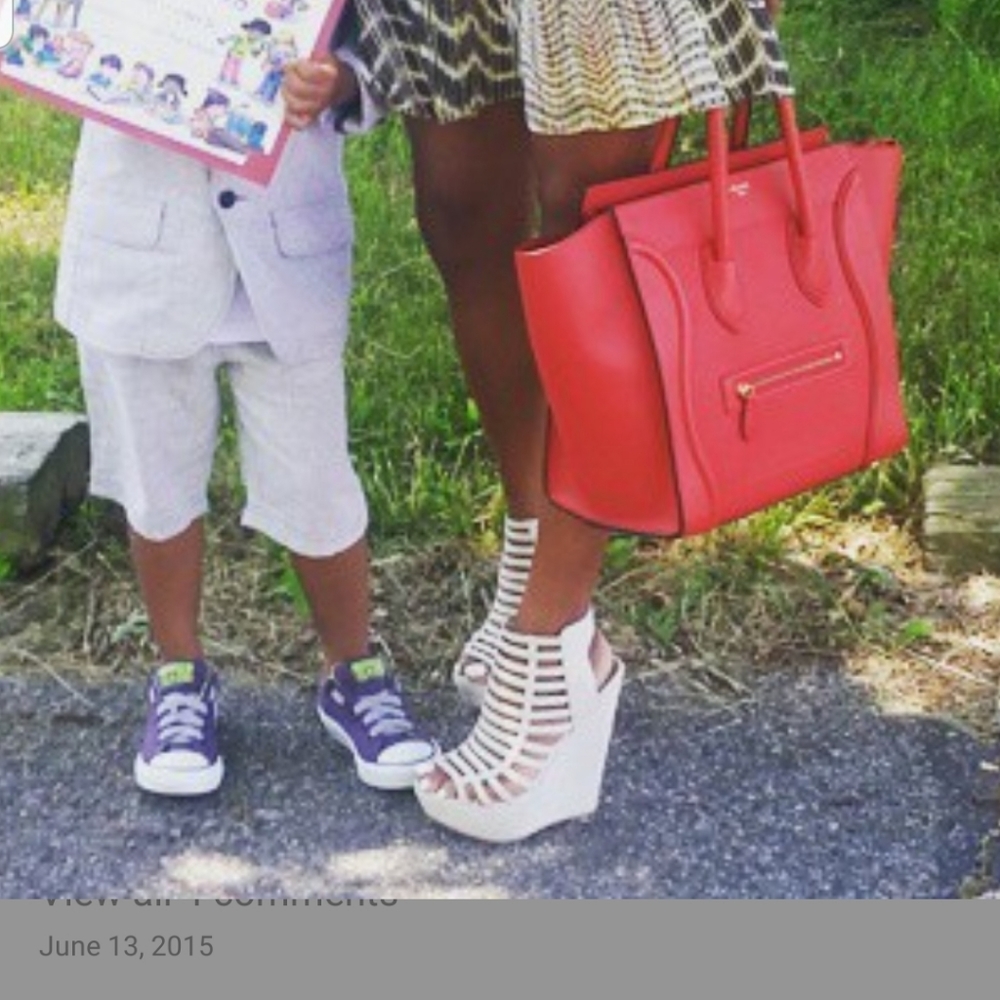 Pic holding bag